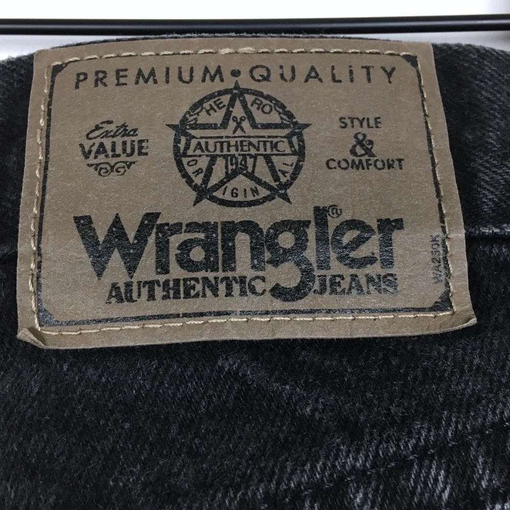 WRANGLER Women Vintage Jean Shorts High Rise Black Denim Western Rodeo Size 30